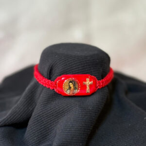 Red thread bracelet with a center image of our lady of Guadalupe/Pulsera de Hilo en color rojo Guadalupe/